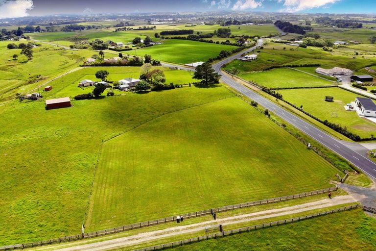 Photo of property in 254 Karioitahi Road, Karioitahi, Waiuku, 2683