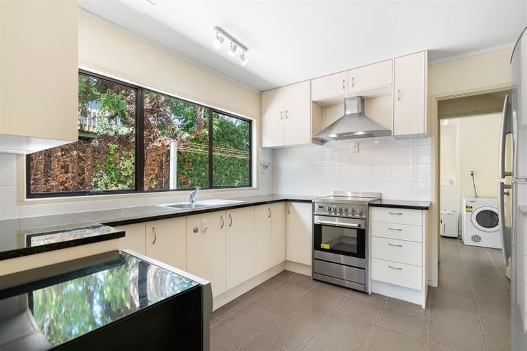 Photo of property in 2/16a Puriri Street, Takapuna, Auckland, 0622