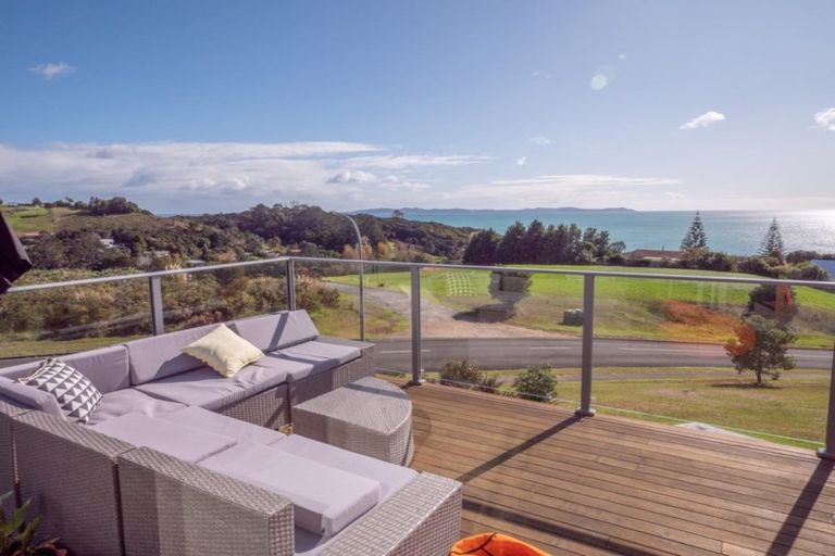 Photo of property in 68 Stratford Drive, Cable Bay, 0420