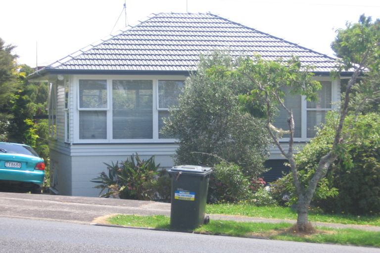 Photo of property in 65 Raleigh Road, Northcote, Auckland, 0627