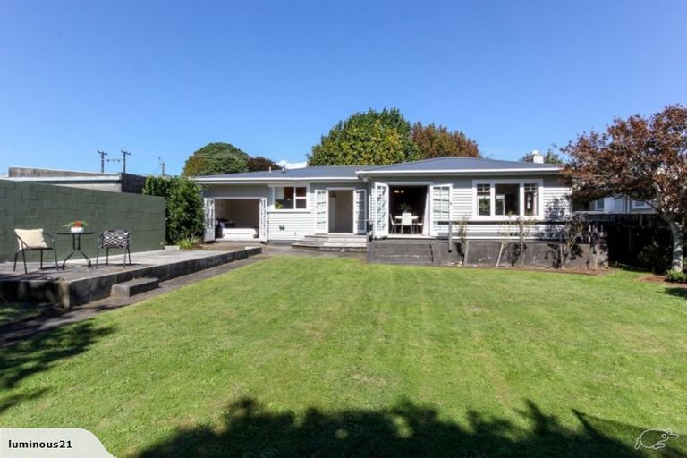 Photo of property in 225a Huatoki Street, Upper Vogeltown, New Plymouth, 4310