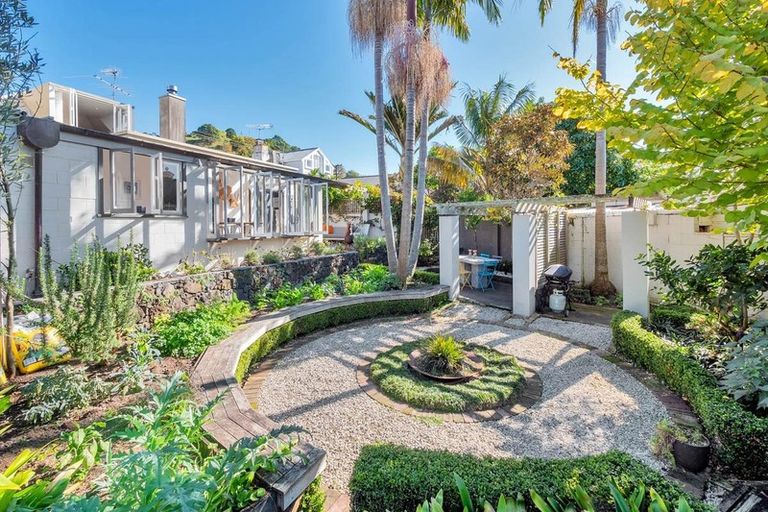 Photo of property in 26 Church Street, Devonport, Auckland, 0624