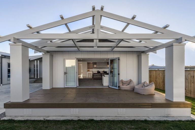 Photo of property in 37 Fairfield Road, Levin, 5510