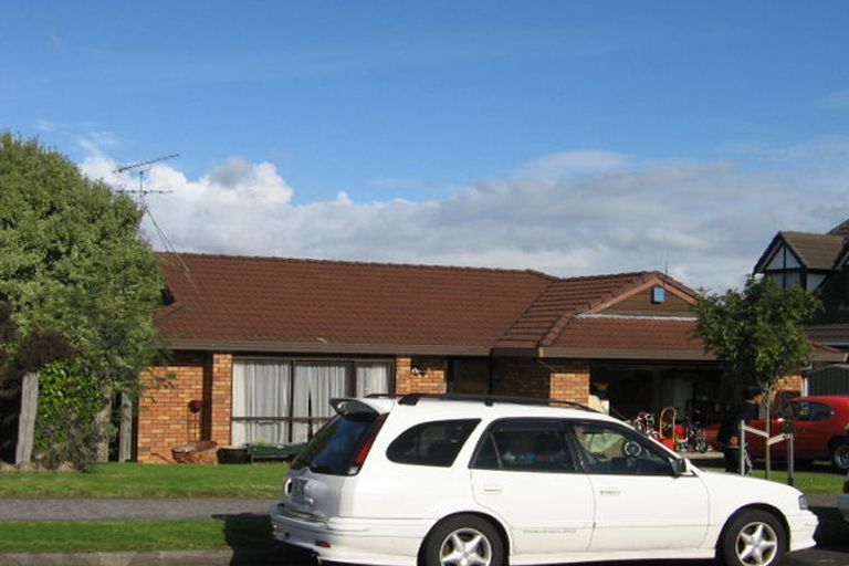 Photo of property in 18 Channing Crescent, Botany Downs, Auckland, 2010