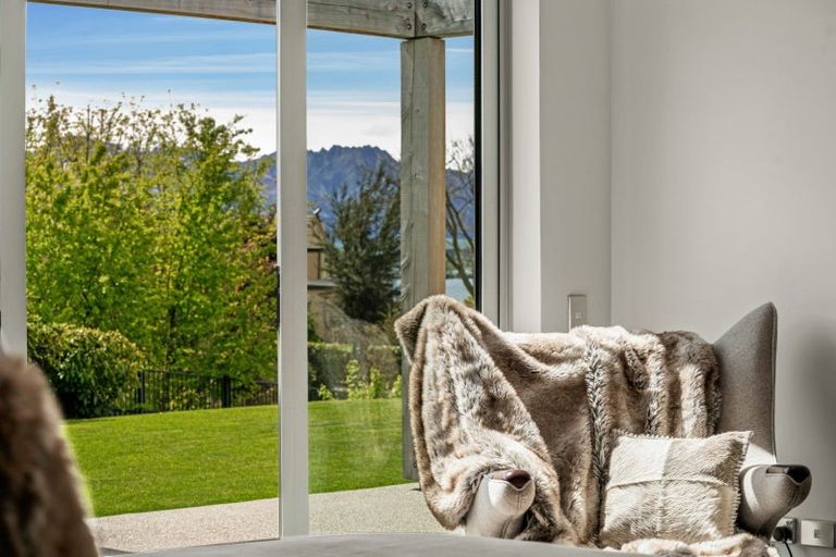Photo of property in 14 Sunrise Bay Drive, Wanaka, 9305