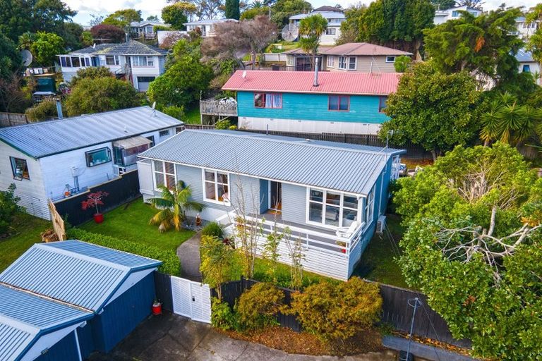 Photo of property in 1/48 Bond Crescent, Forrest Hill, Auckland, 0620