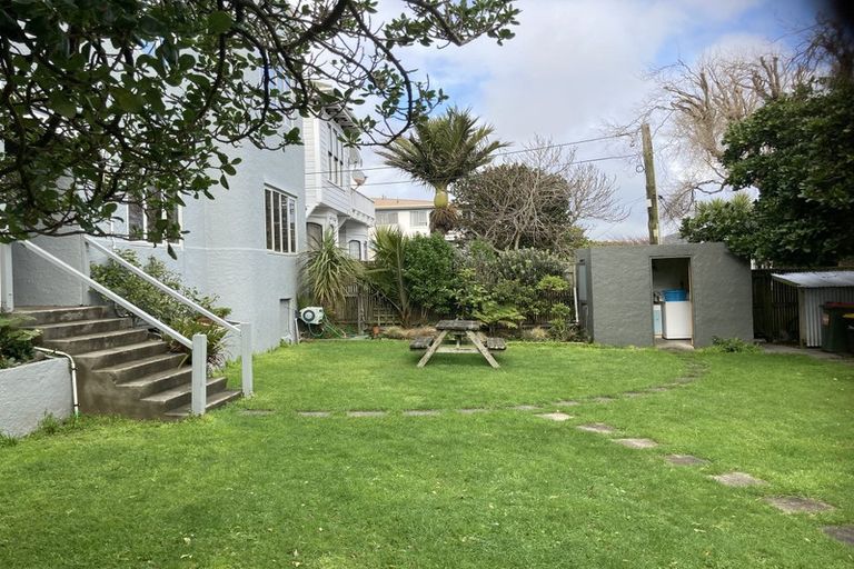 Photo of property in Hamilton Flats, 4/9 Hawker Street, Mount Victoria, Wellington, 6011