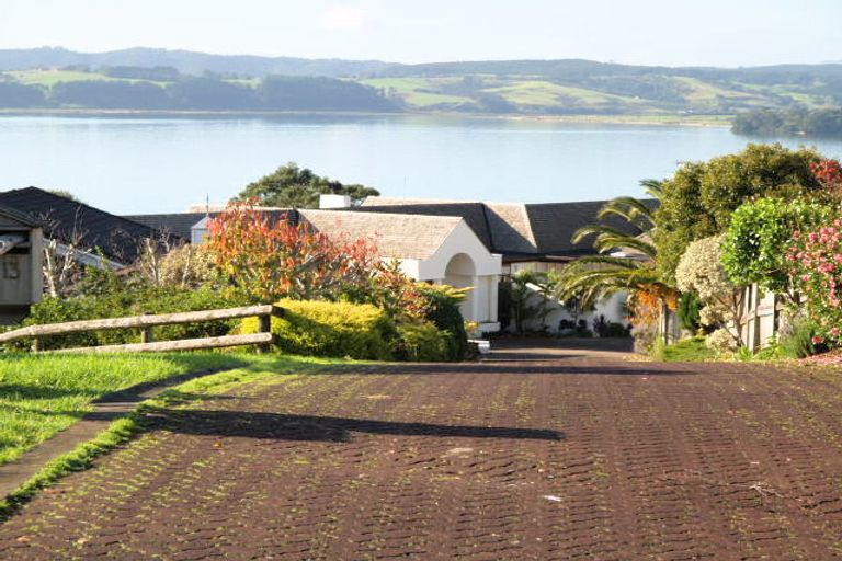 Photo of property in 15a Jolyn Place, Cockle Bay, Auckland, 2014