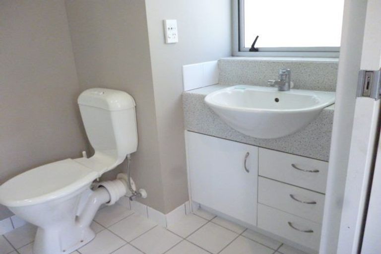 Photo of property in Terrace Heights Apartments, 8a/163 The Terrace, Wellington Central, Wellington, 6011