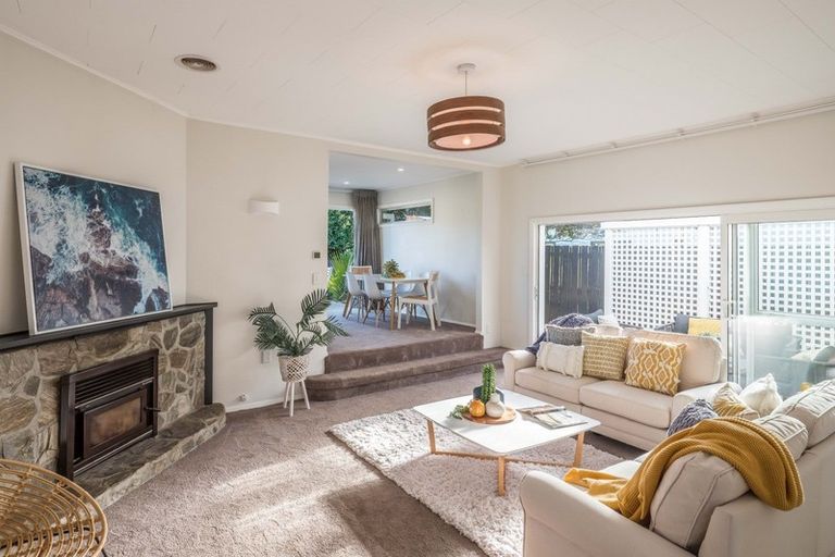 Photo of property in 9 Nugget Grove, Raumati Beach, Paraparaumu, 5032