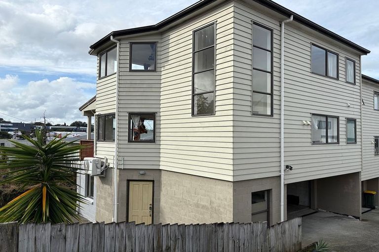 Photo of property in 9 Woodall Place, Totara Vale, Auckland, 0627