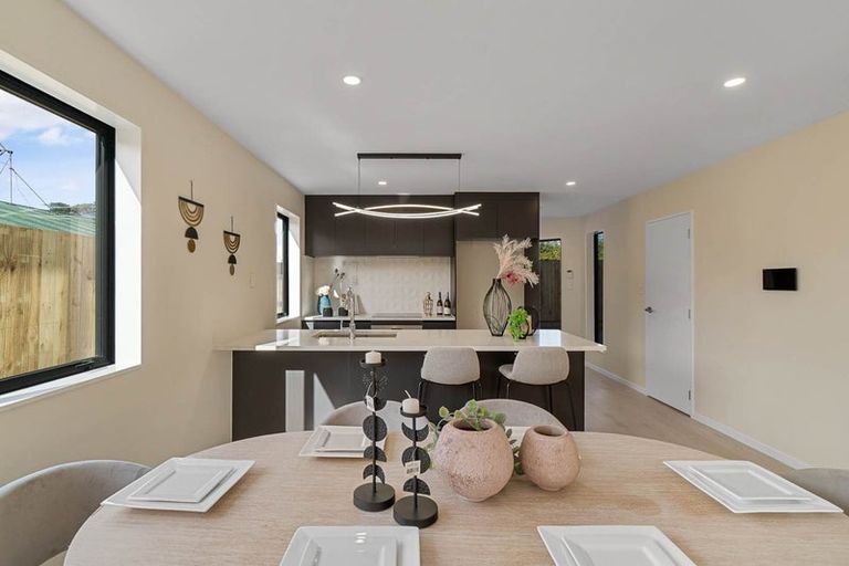 Photo of property in 8b Deuxberry Avenue, Northcote, Auckland, 0627