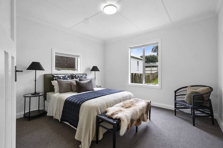 Photo of property in 14 Calvert Road, Moturoa, New Plymouth, 4310