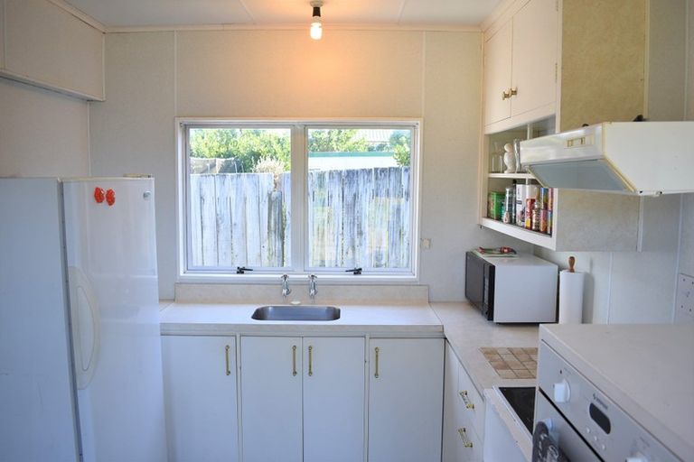 Photo of property in 17 Drake Street, Waikawa Beach, Manakau, 5573
