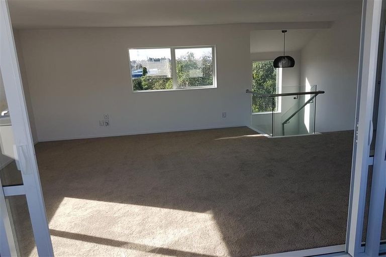 Photo of property in 4d Binsted Road, New Lynn, Auckland, 0600