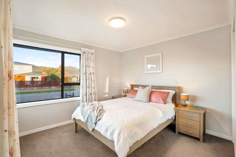 Photo of property in 10 Pahau Place, Cracroft, Christchurch, 8025