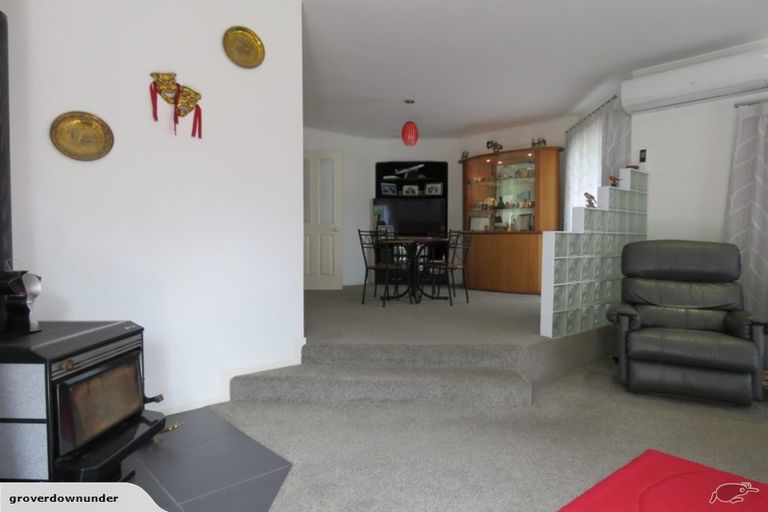 Photo of property in 327 Kaipara Road, Papakura, 2582