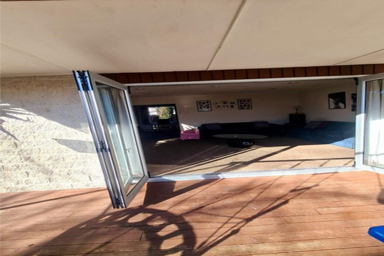 Photo of property in 16 De Bloge Place, Burwood, Christchurch, 8061