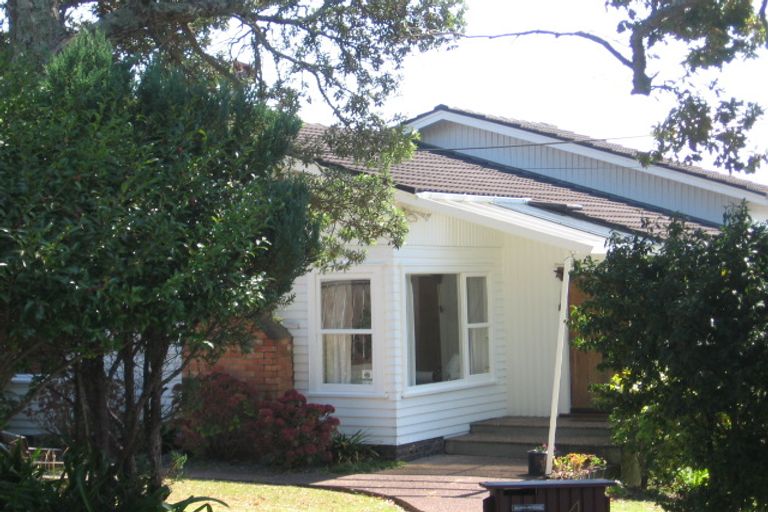 Photo of property in 1/2 Falmouth Street, Murrays Bay, Auckland, 0630