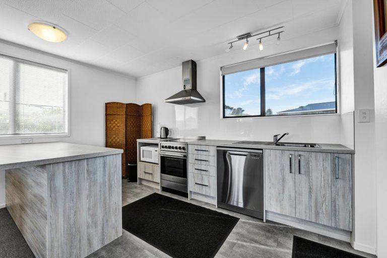 Photo of property in 18 Pohutukawa Drive, Opunake, 4616