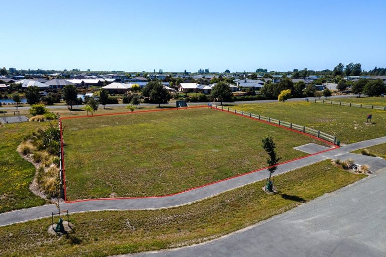 Photo of property in 16 Village Green Drive, Huntingdon, 7774