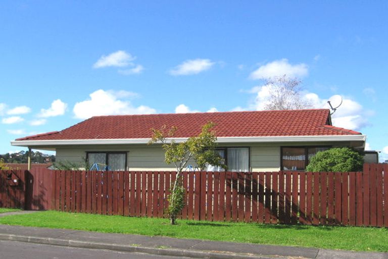 Photo of property in 2/22 Chislehurst Street, Henderson, Auckland, 0612