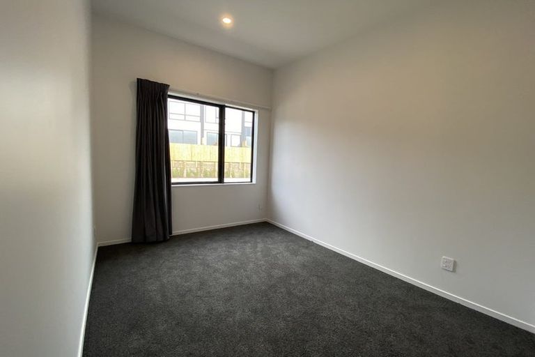 Photo of property in 4/62 Spenmoor Street, Newlands, Wellington, 6037