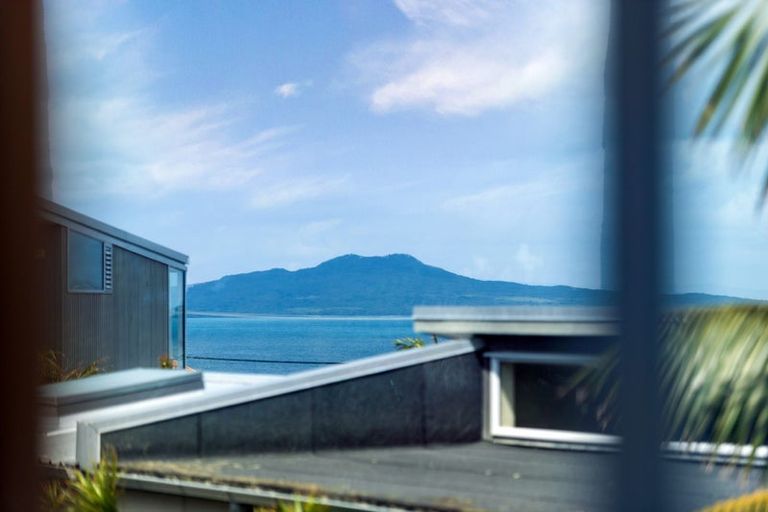 Photo of property in 13a Gulf View Road, Murrays Bay, Auckland, 0630