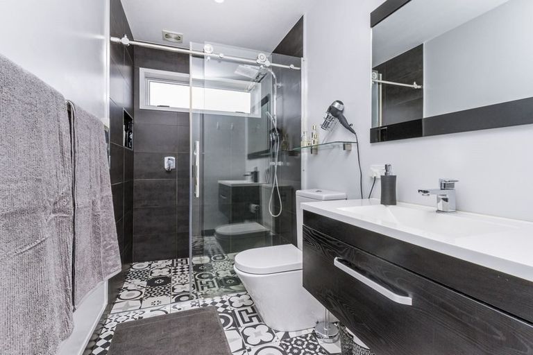 Photo of property in 80 Weatherly Road, Torbay, Auckland, 0630