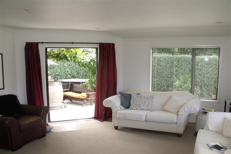 Photo of property in 2 Woodfield Place, Parkvale, Hastings, 4122