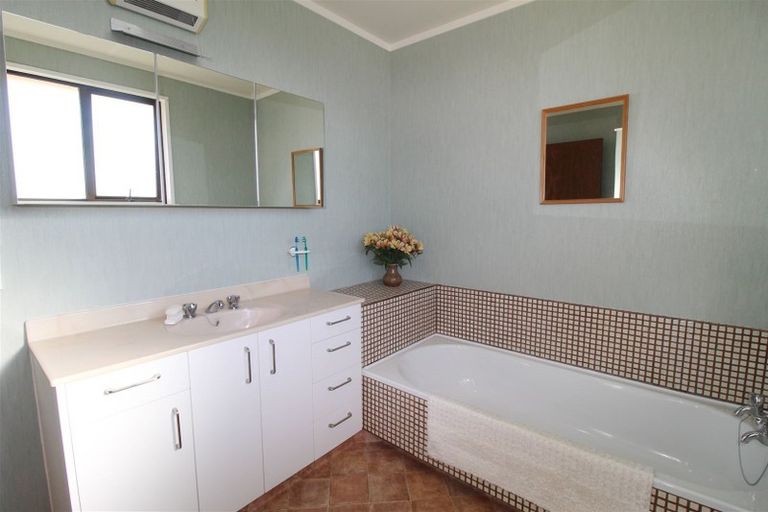 Photo of property in 20 Magdala Street, Kakanui, Oamaru, 9495