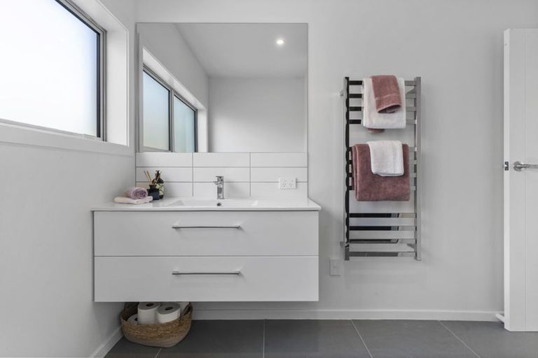 Photo of property in 24 Gulf Crest, Bucklands Beach, Auckland, 2012