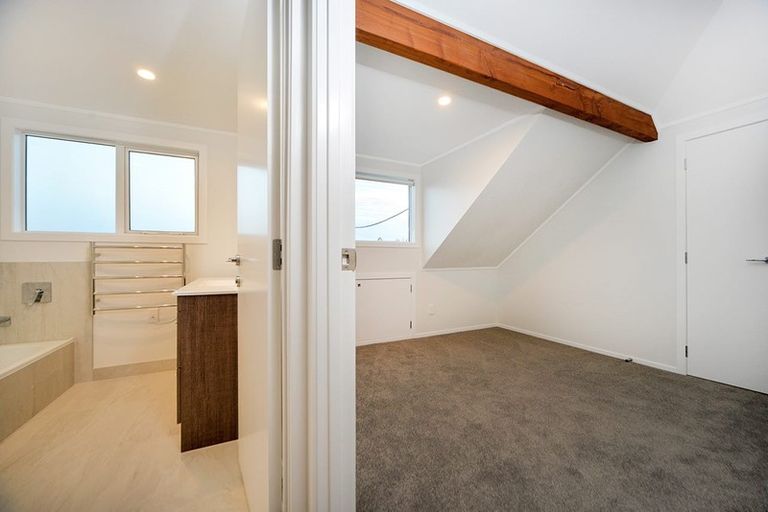 Photo of property in 74 Queen Street, Northcote Point, Auckland, 0627