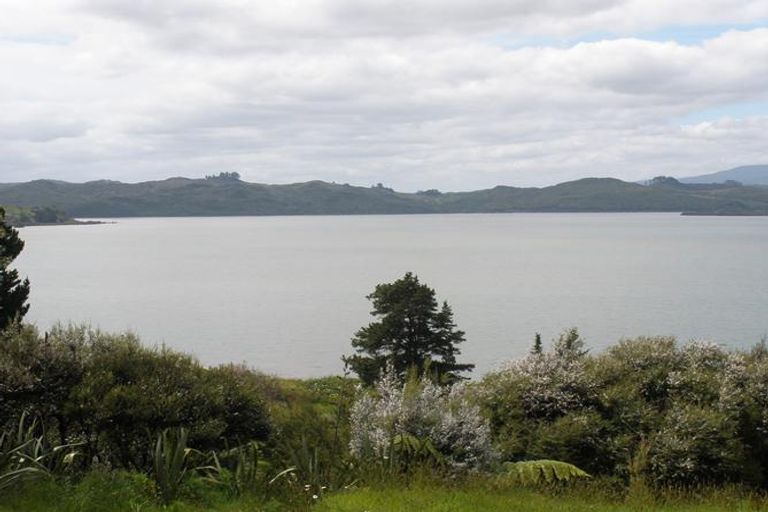 Photo of property in 100 Motukaraka Point Road, Kohukohu, 0491