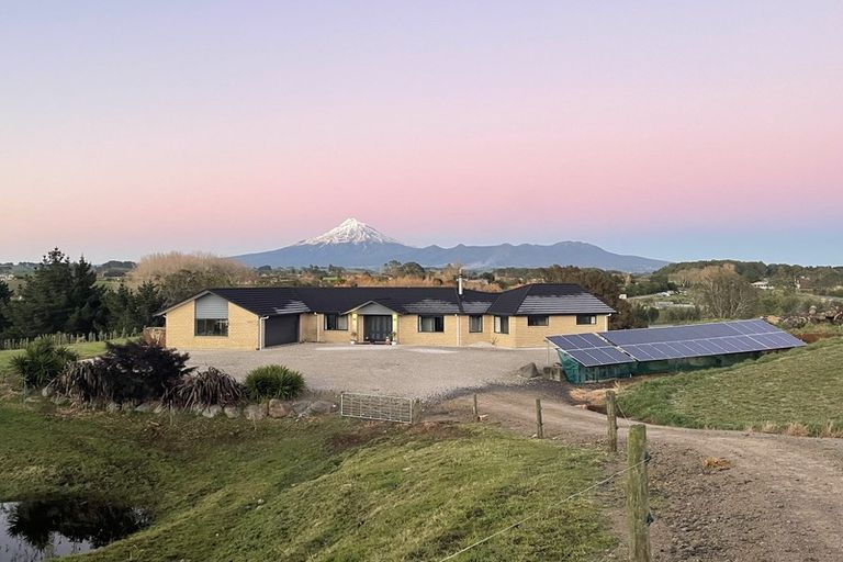 Photo of property in 326 Paraite Road, Paraite, New Plymouth, 4373