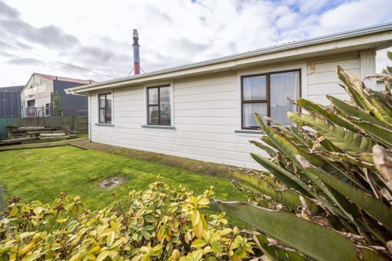 Photo of property in 1 Tawhiti Road, Hawera, 4610