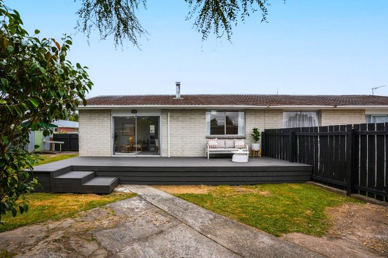 Photo of property in 5a Sequoia Place, Maoribank, Upper Hutt, 5018