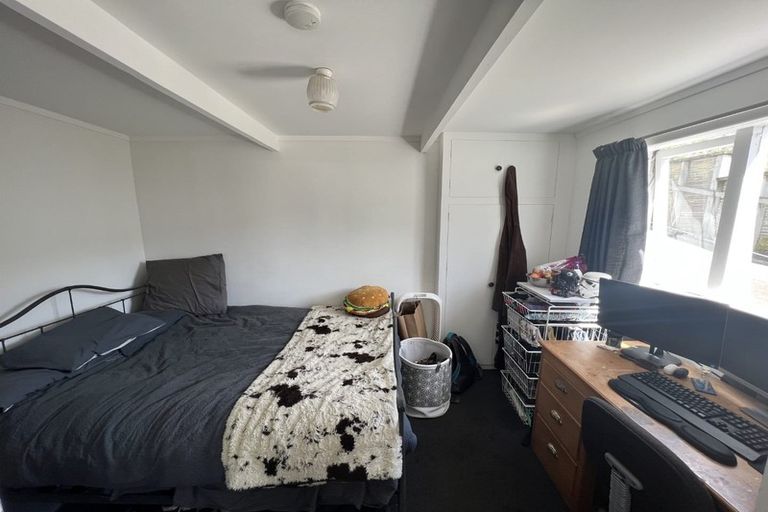 Photo of property in 18 Tamar Street, Island Bay, Wellington, 6023