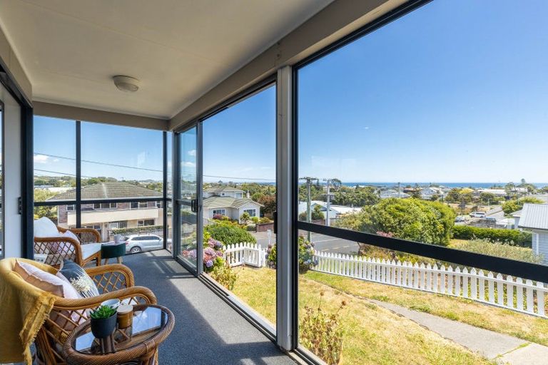 Photo of property in 47 Paynters Avenue, Strandon, New Plymouth, 4312