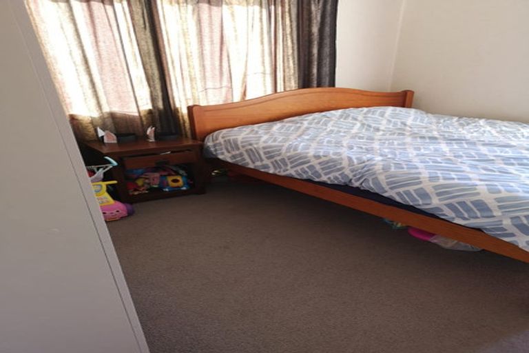 Photo of property in 27 Preston Avenue, Henderson, Auckland, 0610