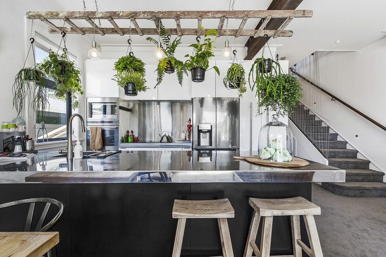 Photo of property in 10 Dorking Road, Brooklyn, Wellington, 6021