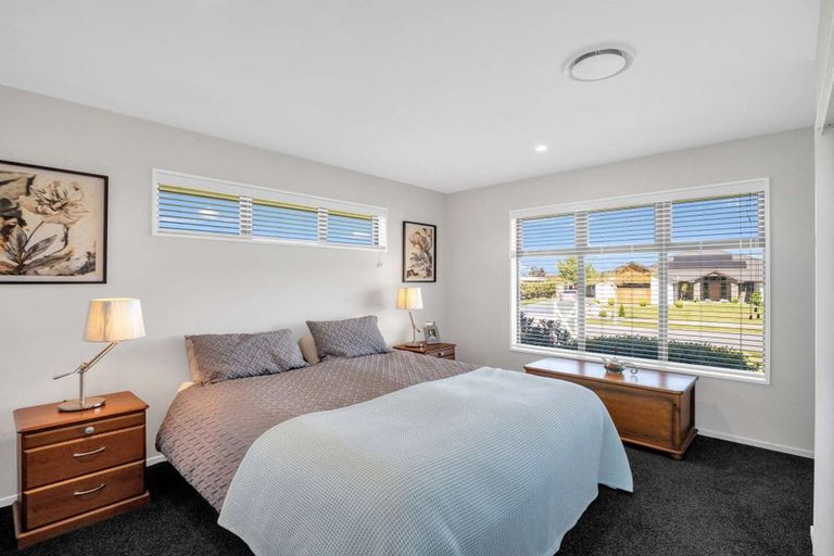 Photo of property in 28 Te Haunui Lane, Pegasus, 7612