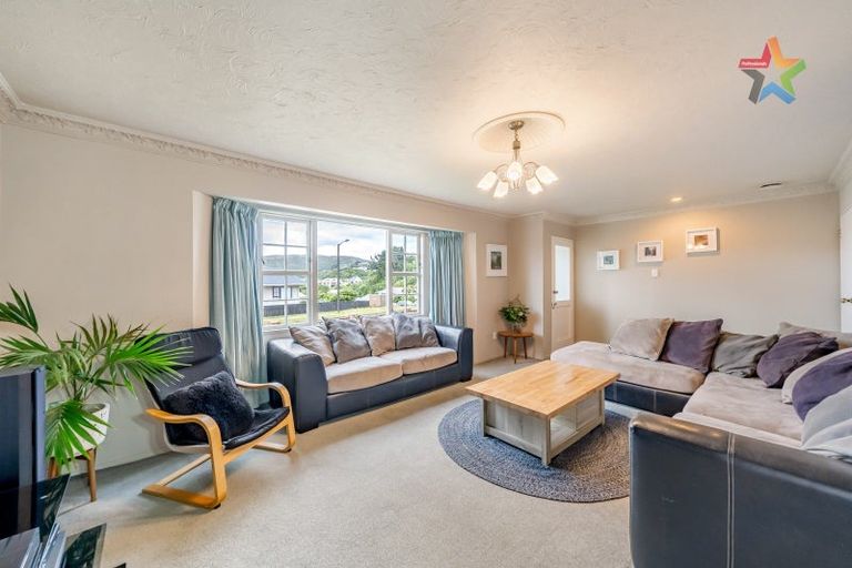 Photo of property in 32 Invercargill Drive, Kelson, Lower Hutt, 5010