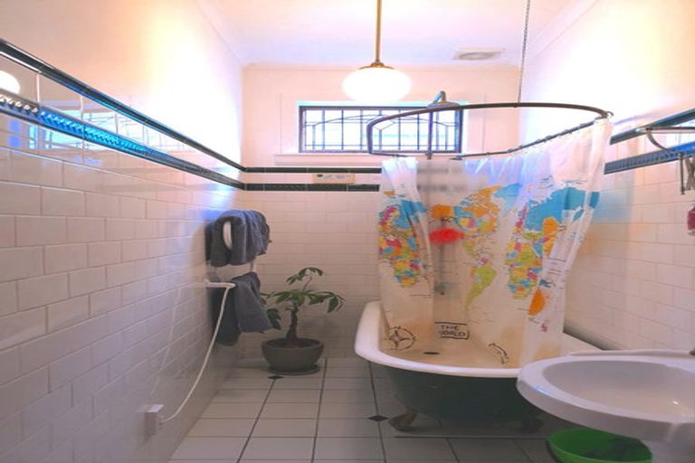 Photo of property in 44 Rolleston Street, Mount Cook, Wellington, 6021