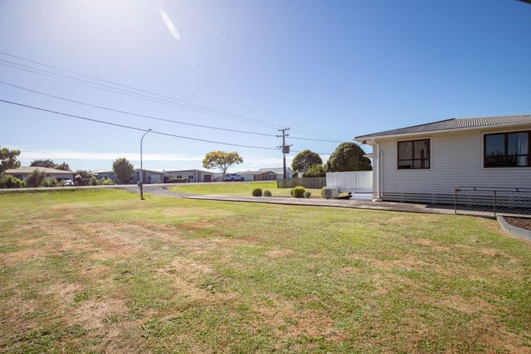 Photo of property in 65 Pipiroa Road, Ngatea, 3503