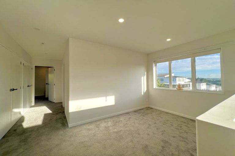 Photo of property in 42 Takurua Terrace, Orewa, 0931