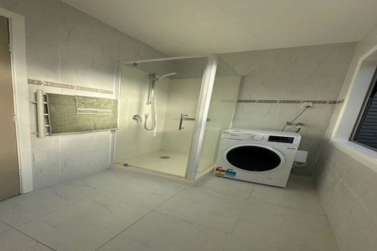 Photo of property in 1/188 Browns Bay Road, Murrays Bay, Auckland, 0630