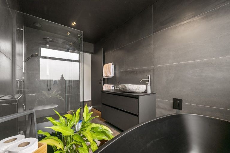 Photo of property in 9b Cross Street, Lepperton, New Plymouth, 4373