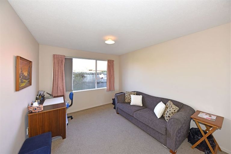 Photo of property in 22 Creese Place, Redwood, Christchurch, 8051