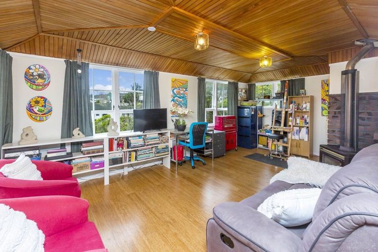 Photo of property in 3 Lord Street, Stokes Valley, Lower Hutt, 5019